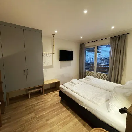 Mei-so-nett Hutegger سخلادميخ