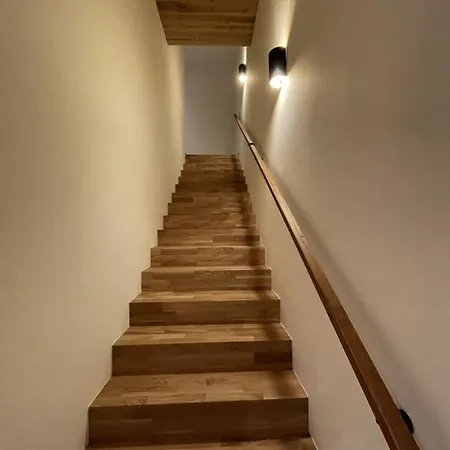 Mei-so-nett Hutegger * سخلادميخ